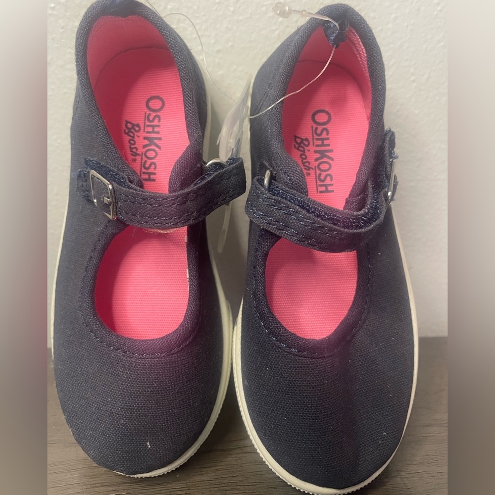 🆕Girls OshKosh B’gosh Mary Jane style shoe. Size 8